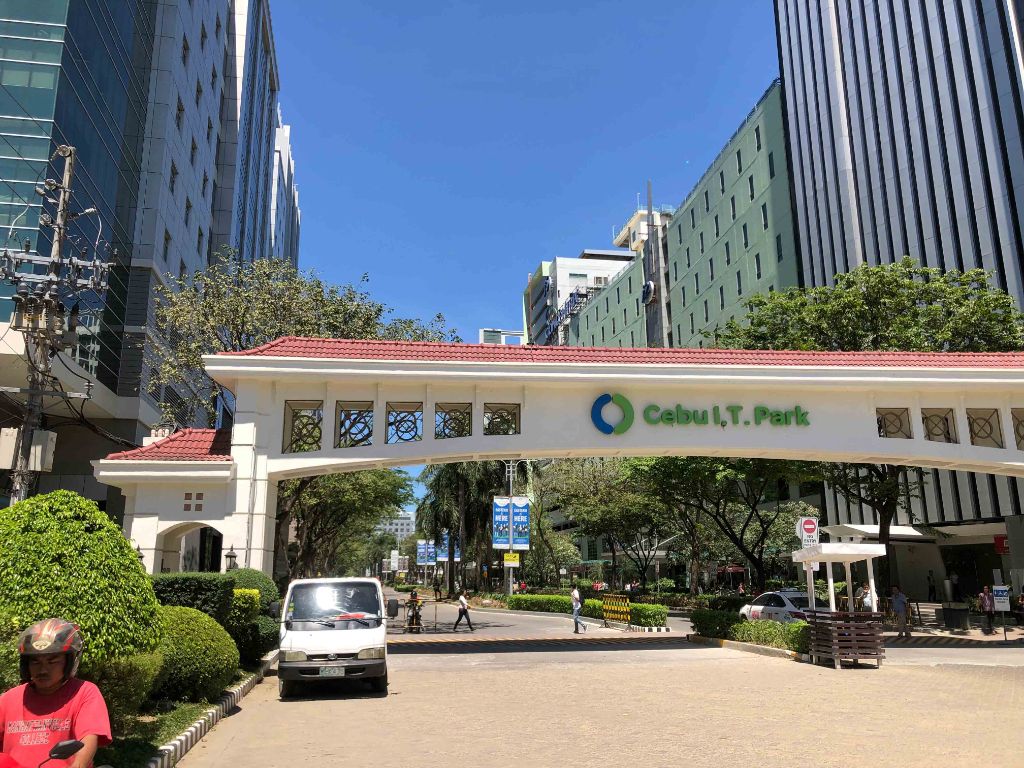 Cebu I.T. Park 入口ゲート